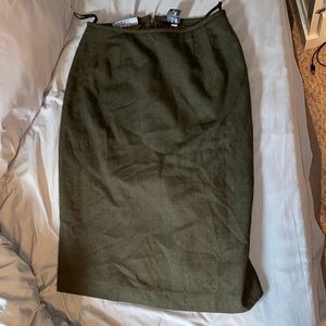 Kasper & Company size 8, dark green wool midi skirt